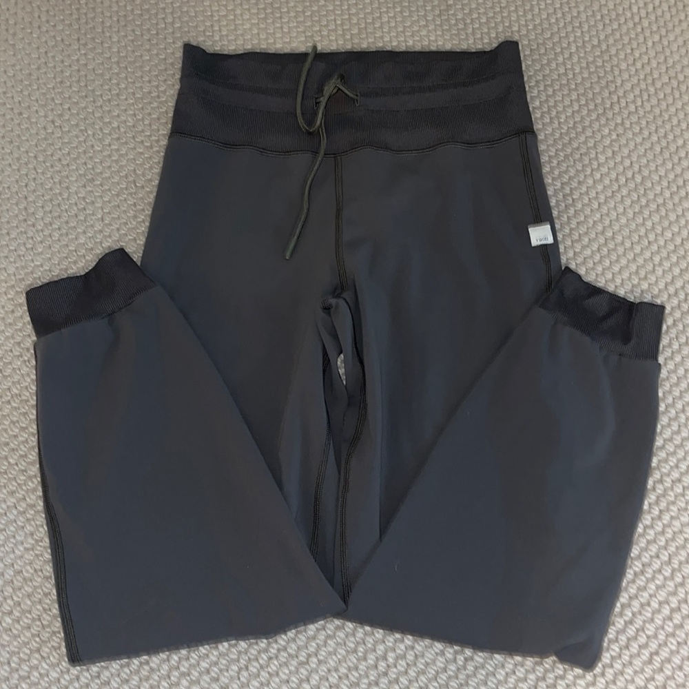 Vuori army green joggers!